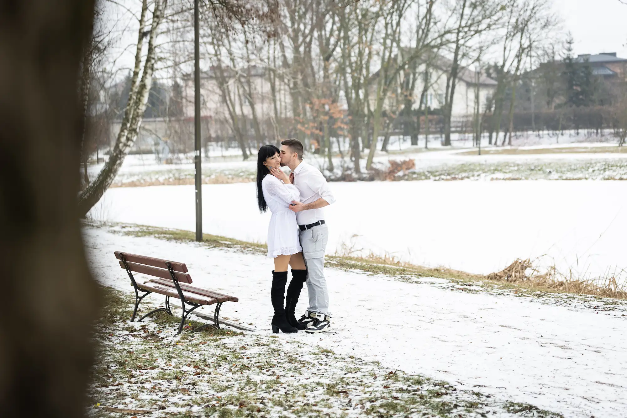 Detale i emocje podczas sesji dla par, fotografia narzeczeńska Wieluń